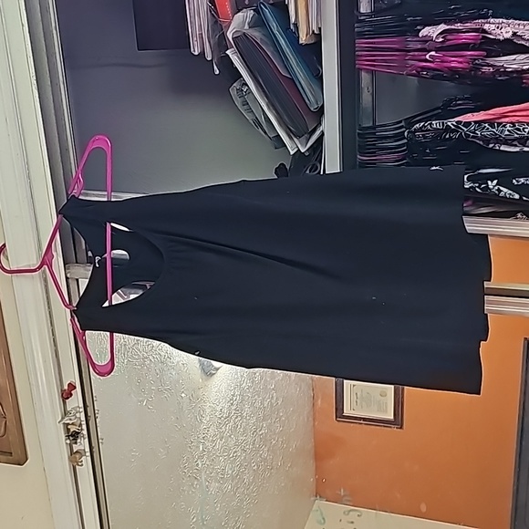 Work out tanks - Picture 2 of 3